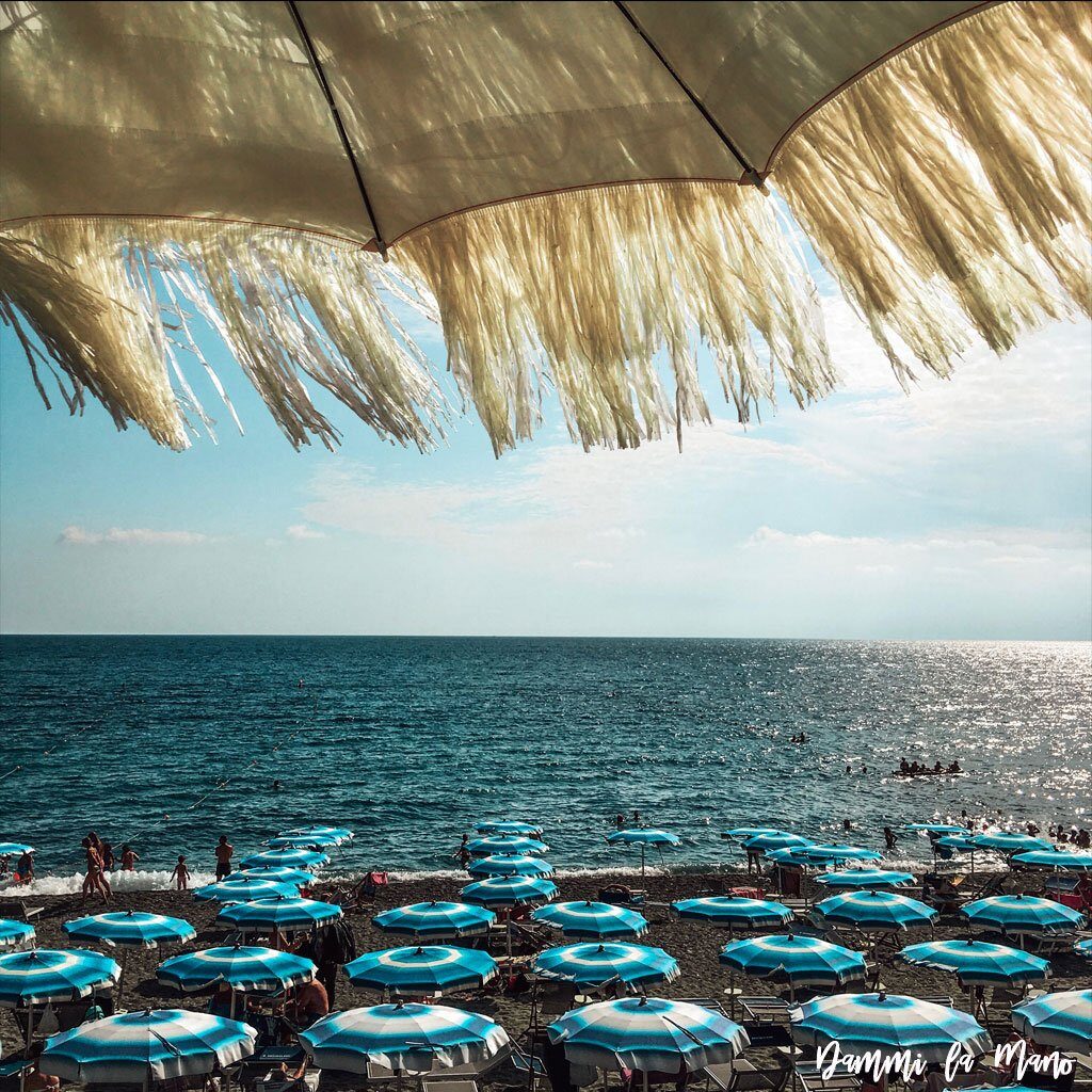 spiaggia attrezzata di deiva marina