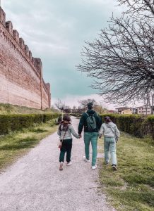 cittadella con bambini