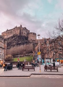 castello di edimburgo dalla old town