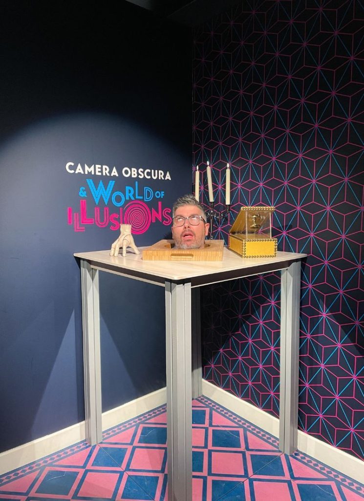 illusione della testa mozzata al world of illusions di edimburgo